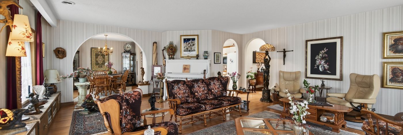 99 King Street E, Gananoque 