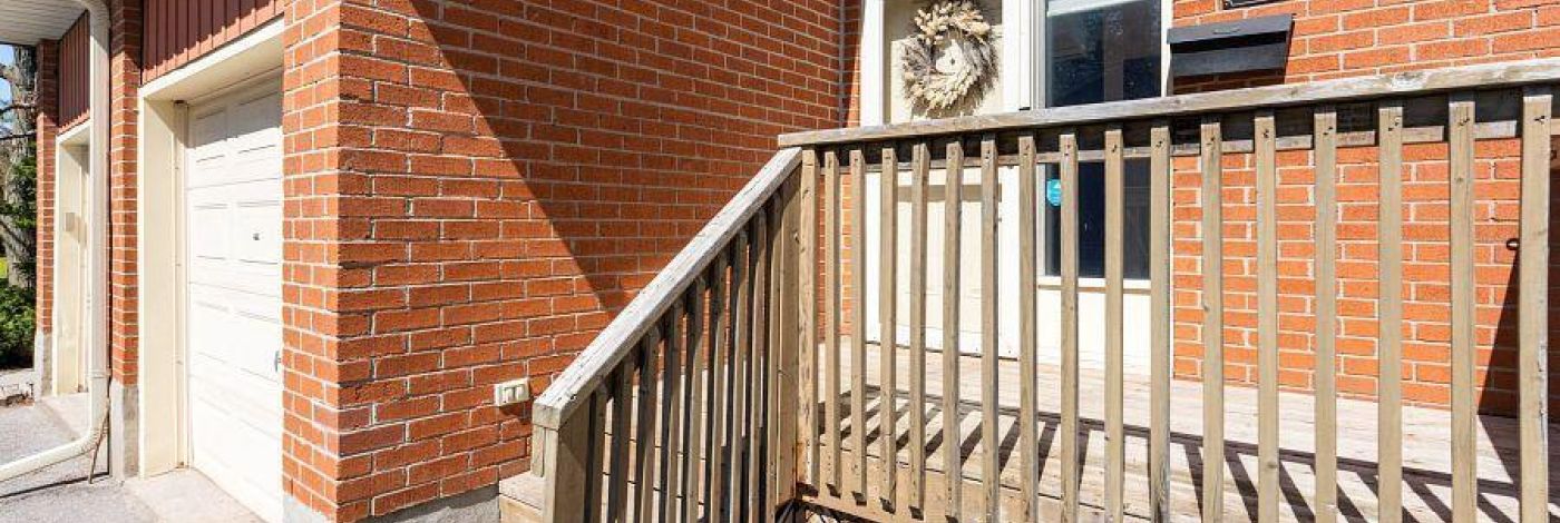 28 - 19 MACPHERSON AVENUE W