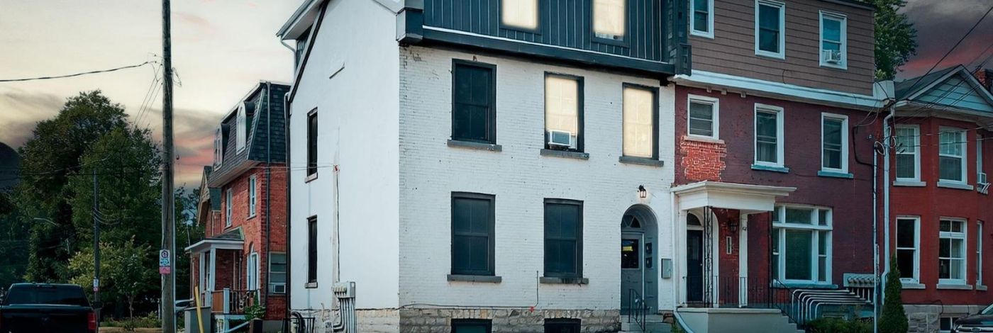 160 KING STREET E