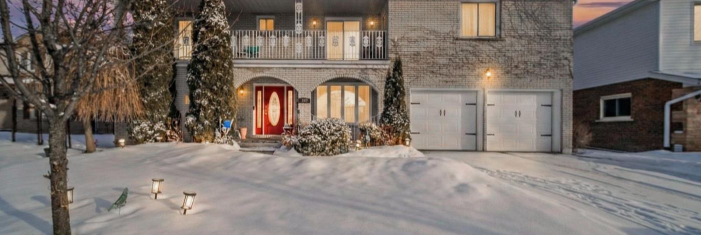 526 CANTERBURY CRESCENT