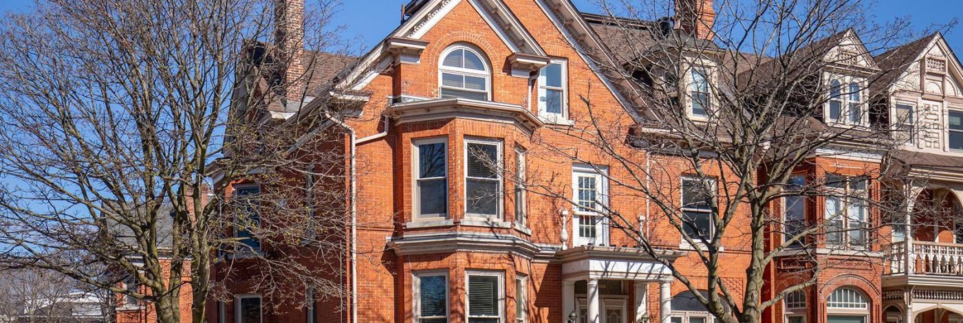 2 - 244 KING STREET E