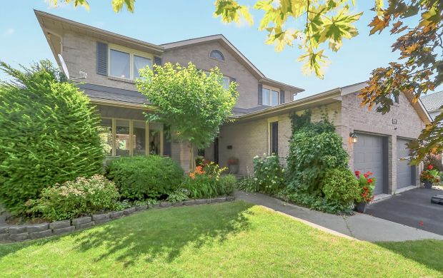 1098 Caitlin Crescent