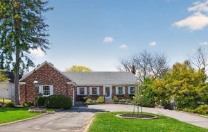 209 Fairway Hill Crescent