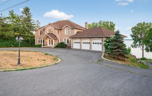 4734 Lakeside Lane