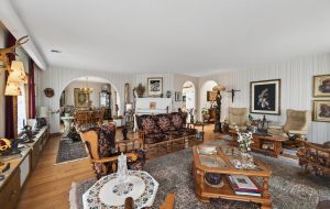 99 King Street E, Gananoque 