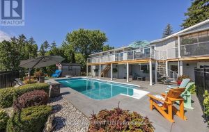 372 DUNDAS STREET W