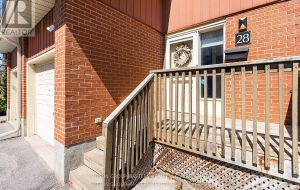 28 - 19 MACPHERSON AVENUE W