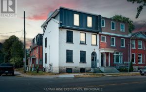 160 KING STREET E