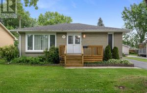 9 HENRY CRESCENT