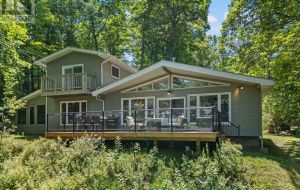 32 OAKWOOD LANE