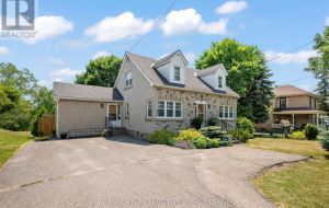 320 DUNDAS STREET W