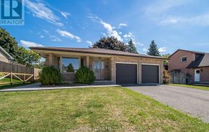 15 WINDFIELD CRESCENT