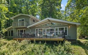 32 OAKWOOD LANE