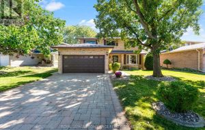 918 EDINBOROUGH CRESCENT