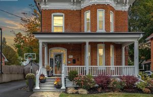 111 DUNDAS STREET W