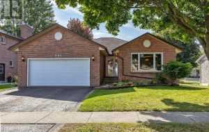 984 AMBLESIDE CRESCENT