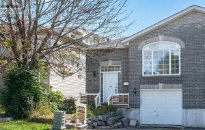 1032 REDWOOD CRESCENT