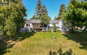366 DUNDAS STREET W