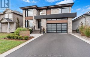 832 WINDERMERE DRIVE