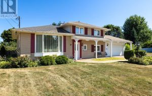 35 MANITOU CRESCENT E