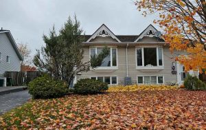 915 WARBURTON CRESCENT