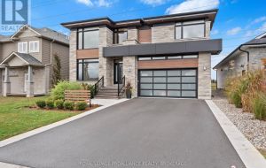 832 WINDERMERE DRIVE