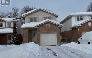 936 KILLARNEY CRESCENT