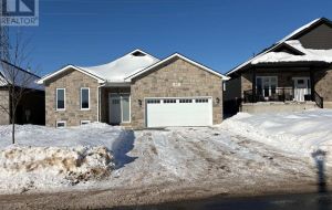 812 WINDERMERE DRIVE