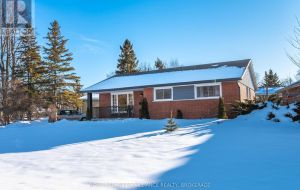 68 MACKENZIE CRESCENT