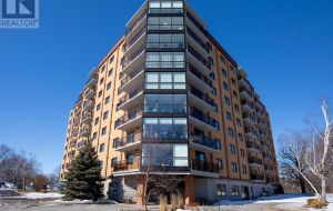 302 - 120 BARRETT COURT