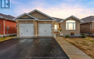 89 HARTWOOD CRESCENT