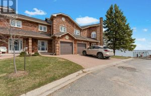 24 - 1098 KING STREET W