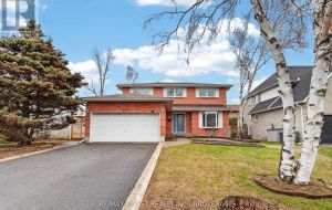 896 AMBLESIDE CRESCENT