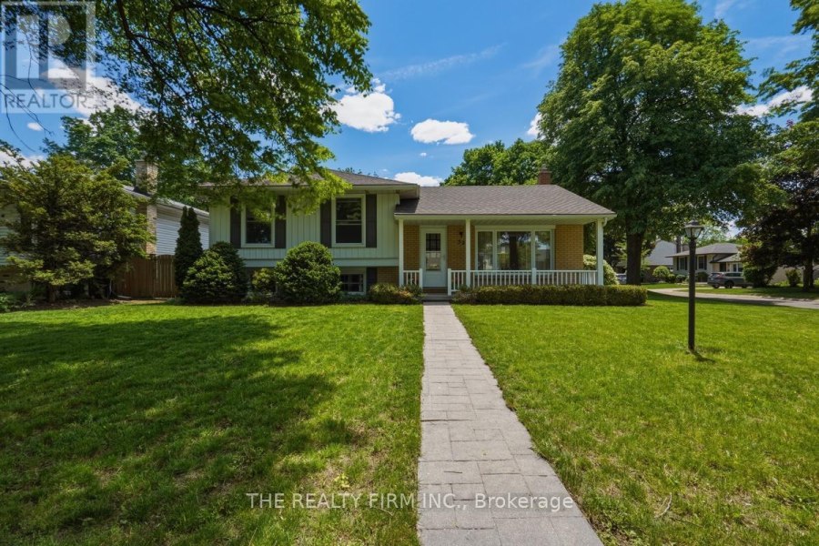 52 MAXWELL CRESCENT