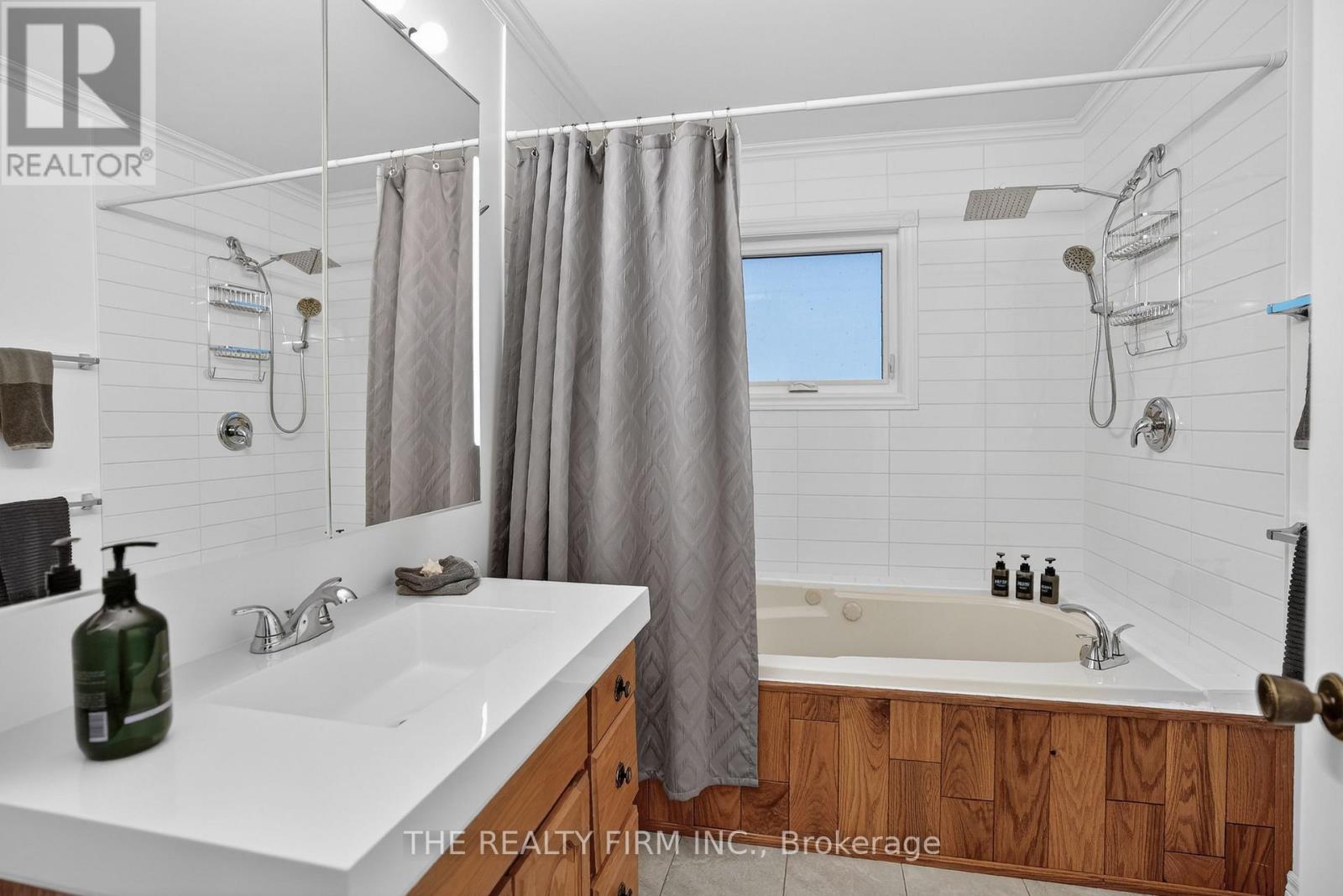 For Sale: Wake up to sparkling water views! , ON | 4 Bed, 3 Bath House for $295,000. See 26 photos!