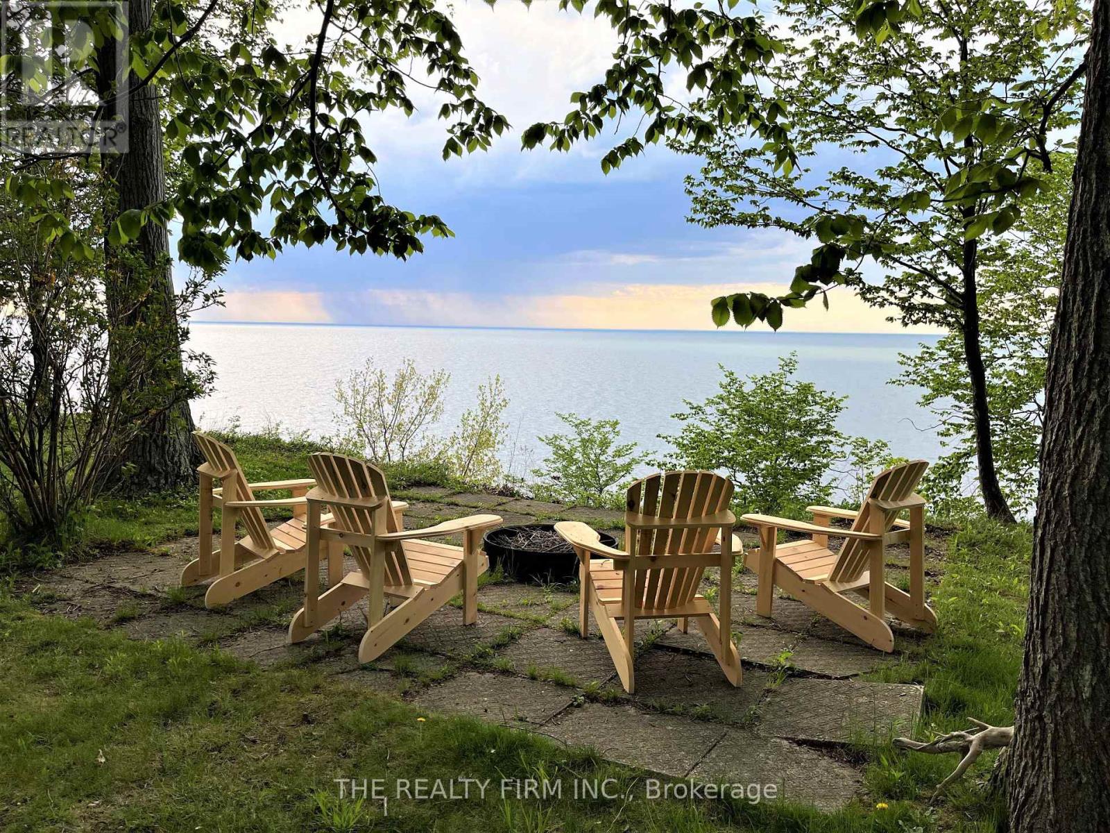 For Sale: Wake up to sparkling water views! , ON | 4 Bed, 3 Bath House for $295,000. See 26 photos!