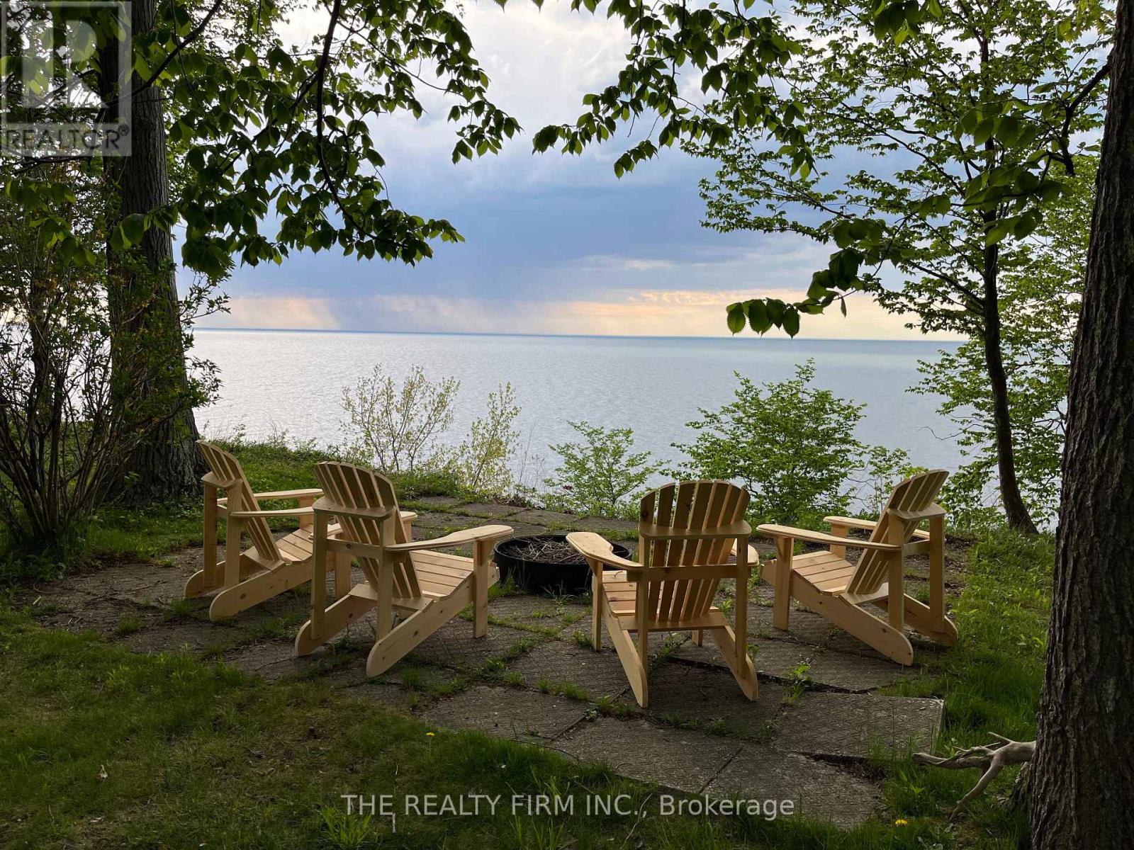 For Sale: Wake up to sparkling water views! , ON | 4 Bed, 3 Bath House for $295,000. See 26 photos!