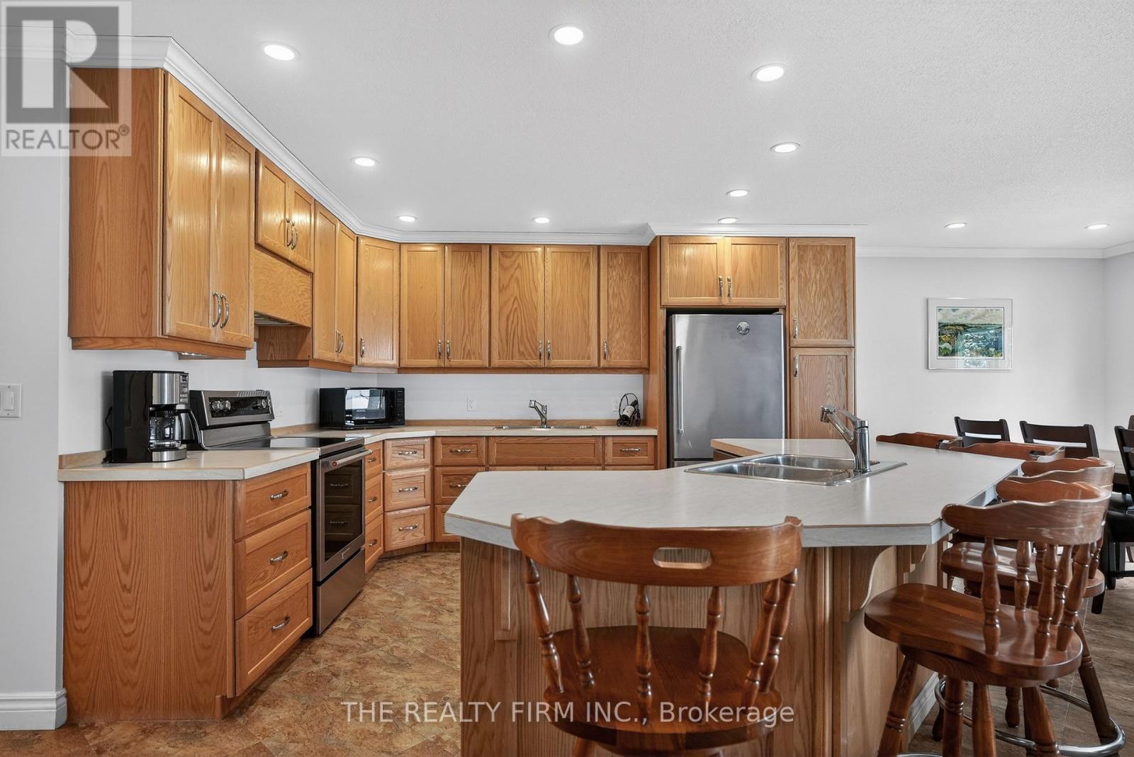 For Sale: Wake up to sparkling water views! , ON | 4 Bed, 3 Bath House for $295,000. See 26 photos!