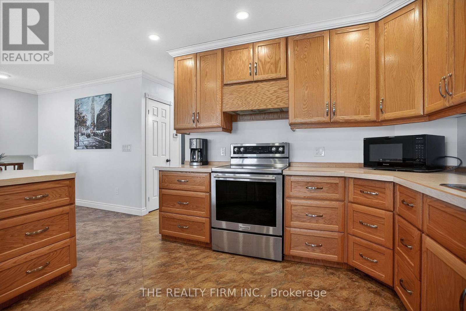 For Sale: Wake up to sparkling water views! , ON | 4 Bed, 3 Bath House for $295,000. See 26 photos!
