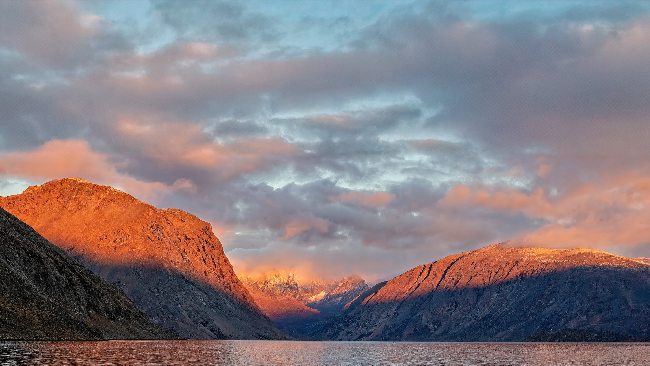labrador nachvak fiord