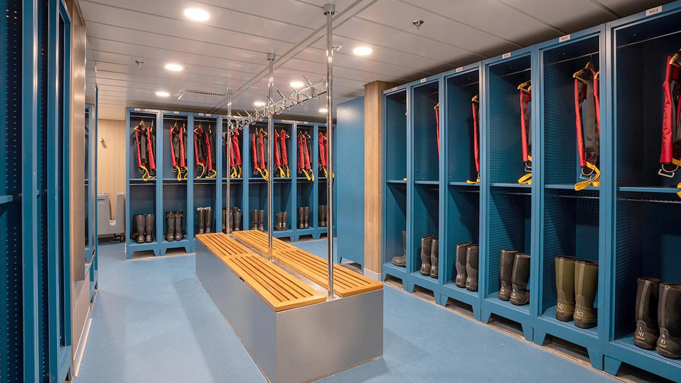 Ocean Albatros Mud Room