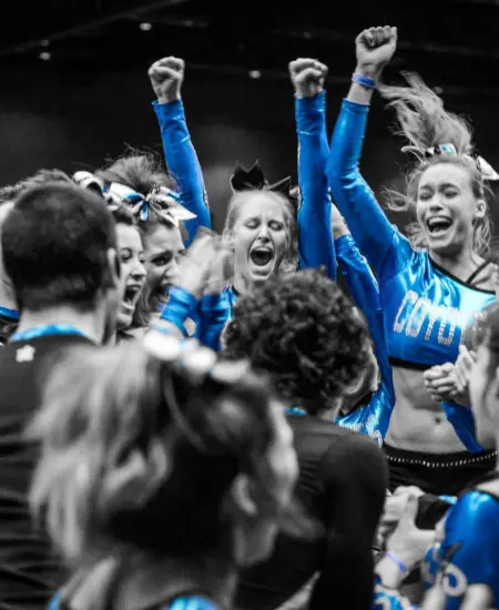 Coyotes center cheer image large