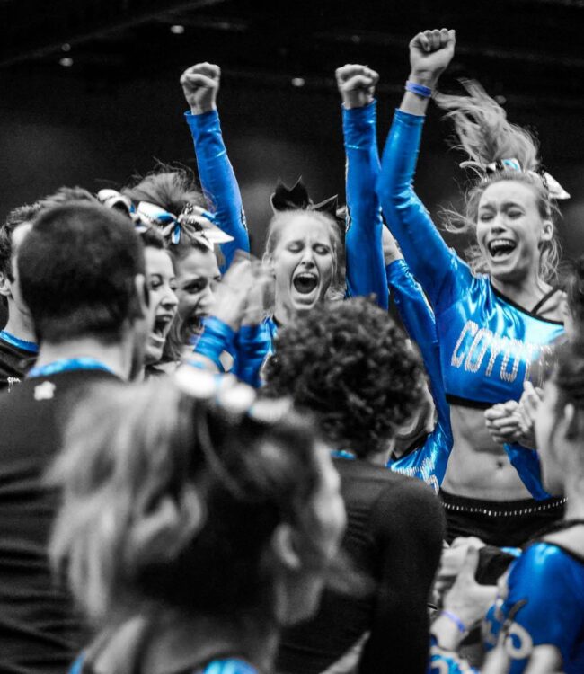 Coyotes center cheer image large