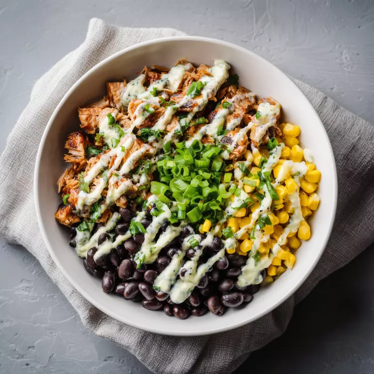 Salade mexicaine aux carnitas de pulled-pork et légumineuses, vinaigrette aux avocats (1 litre)