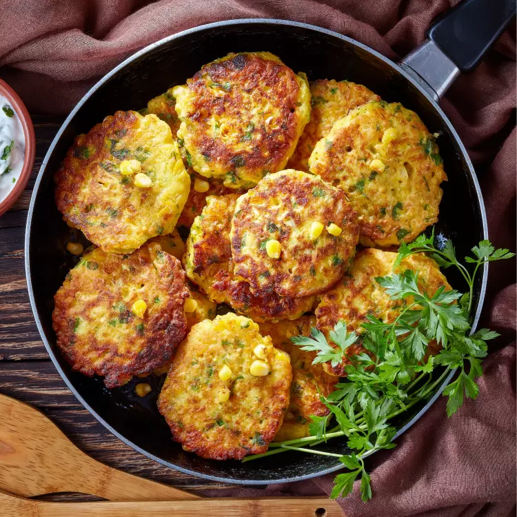 6 croquettes de maïs, mayo citronnée, riz, courgettes
