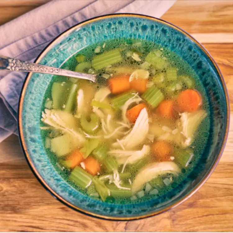 Soupe jardinière de dinde et légumes du marché