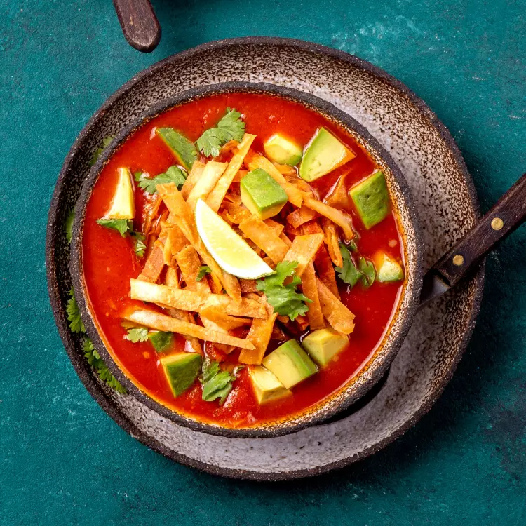 Sopa de tortillas au porc effiloché et cheddar Monterey Jack