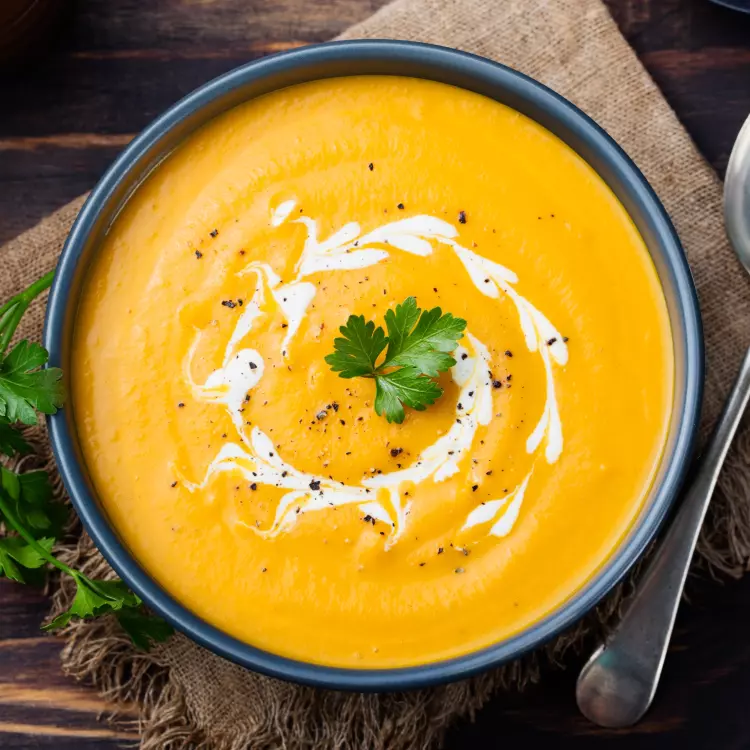 Potage de courge butternut et pommes Cortland