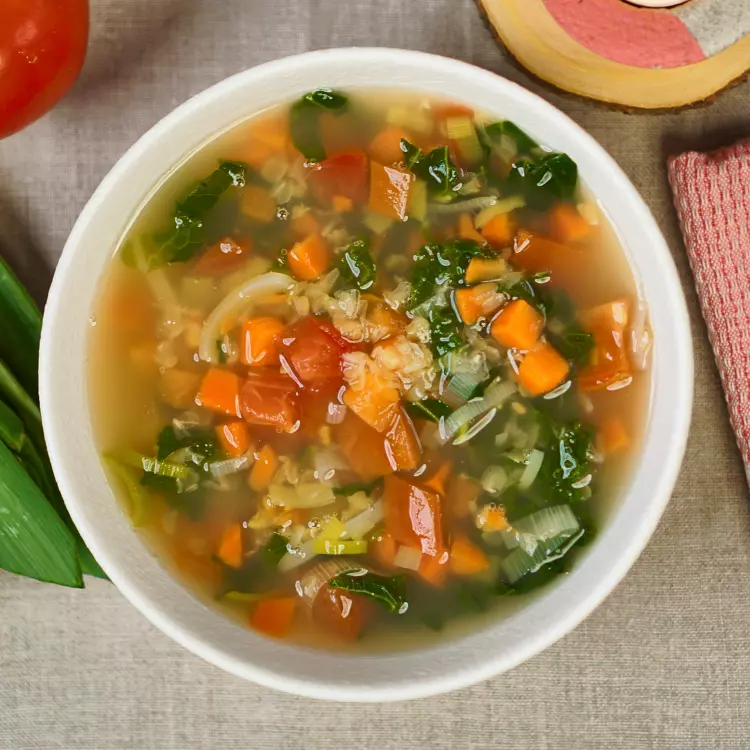 Soupe-repas aux crevettes, légumineuses et épinards