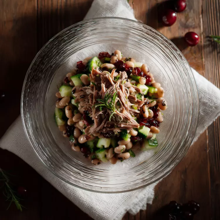 Salade de légumineuses au canard confit, pommes et canneberges (750ml)